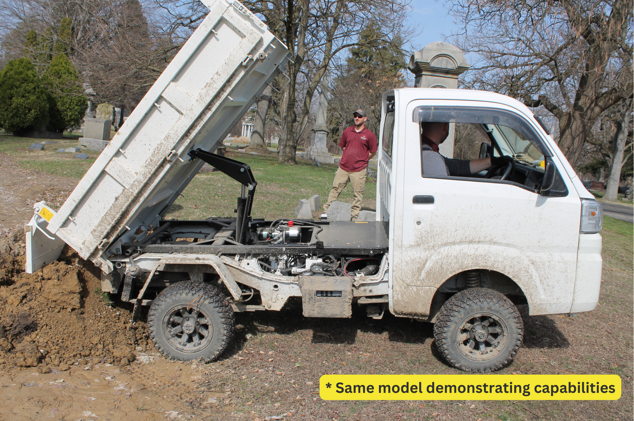Daihatsu Hijet HD Dump dumping out soil.