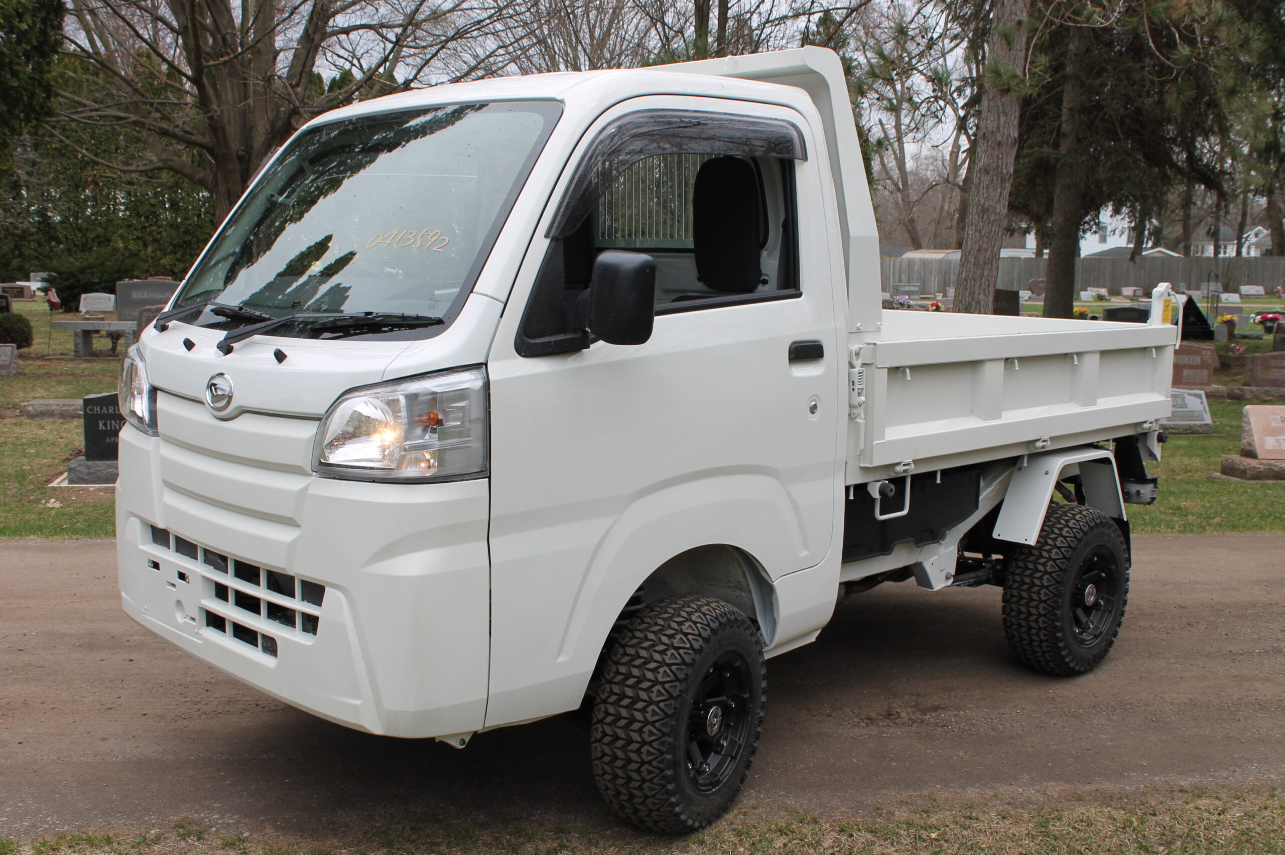 Left front view of Daihatsu Hijet HD Dump with its bed down